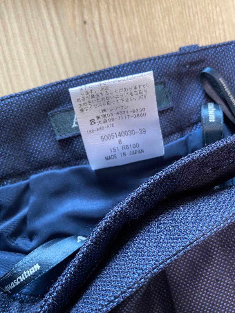 アクアスキュータム ネイビー シングルボタン パンツスーツ