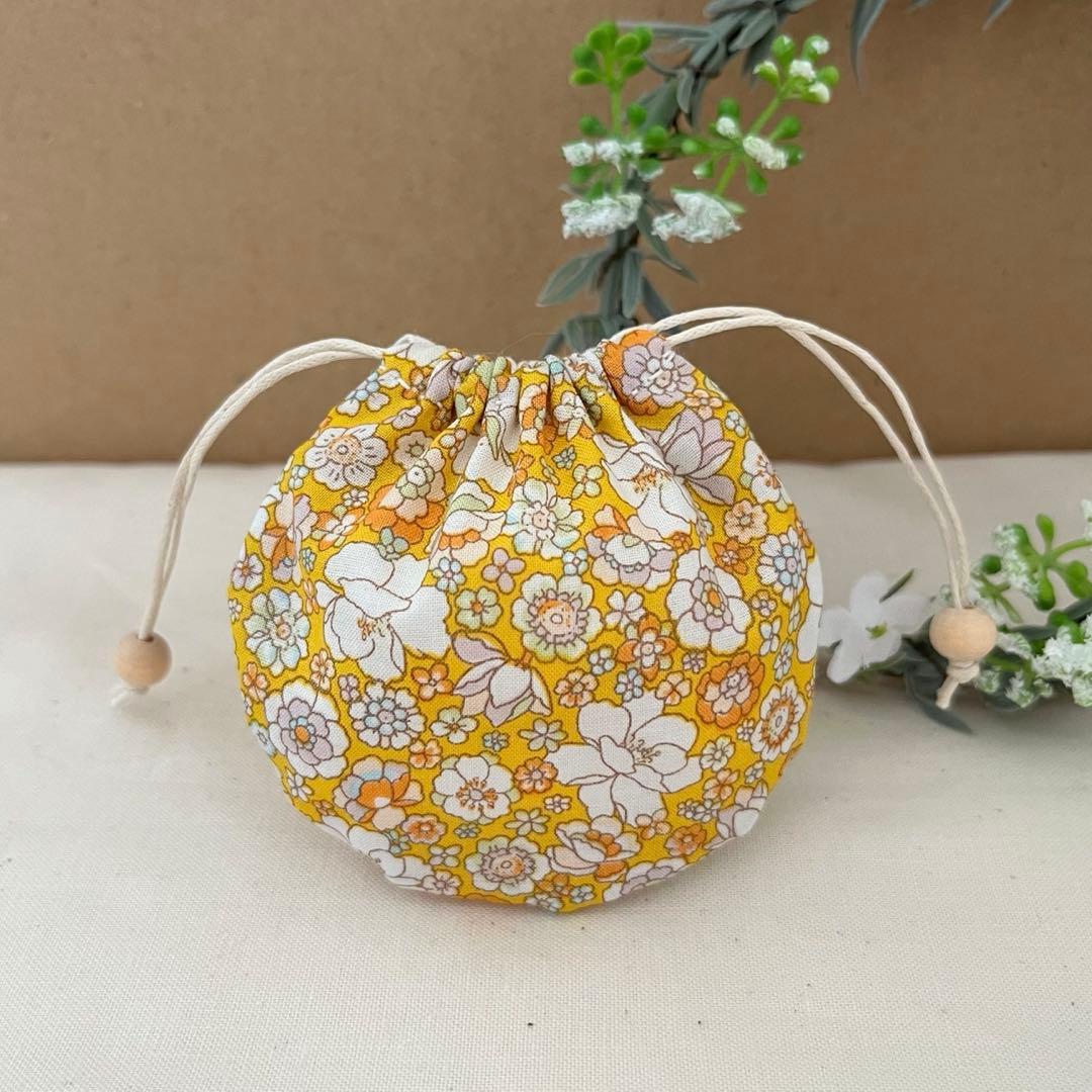 2405-61 手のひら巾着サシェ 香り袋 花柄 パッチワーク イエロー 黄色