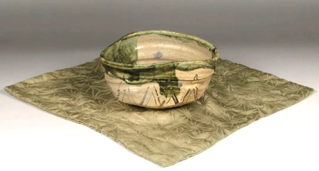 【織部 沓形茶碗 】沓型 美濃焼 織部釉 織部焼 民芸 民藝 柳宗悦 荒川豊三