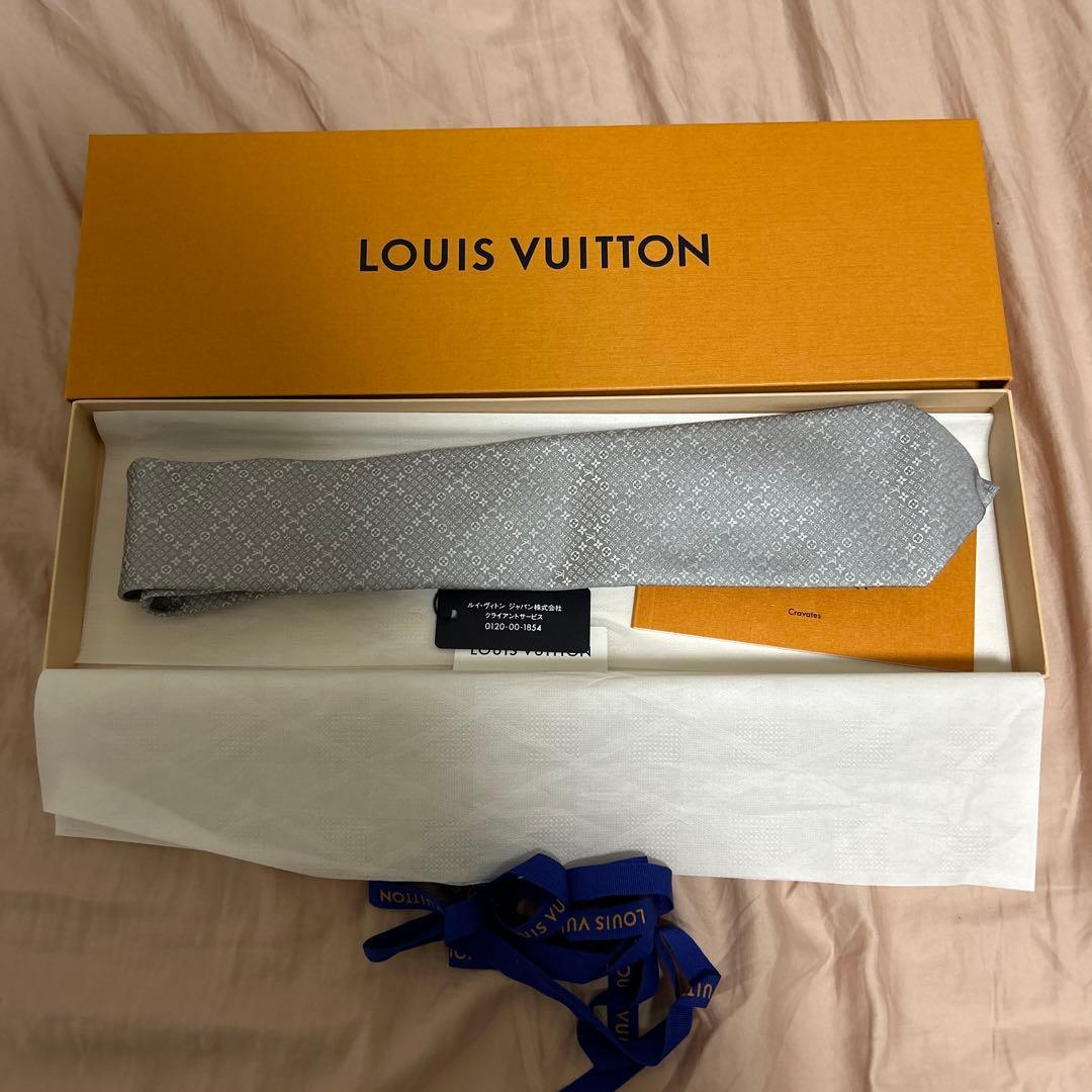 新品タグ付き　ネクタイ　モノグラム　グレー