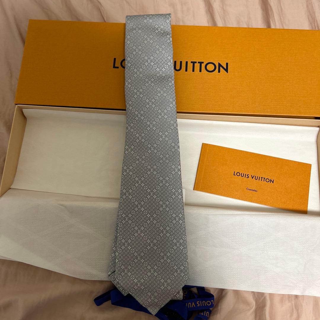 新品タグ付き　ネクタイ　モノグラム　グレー