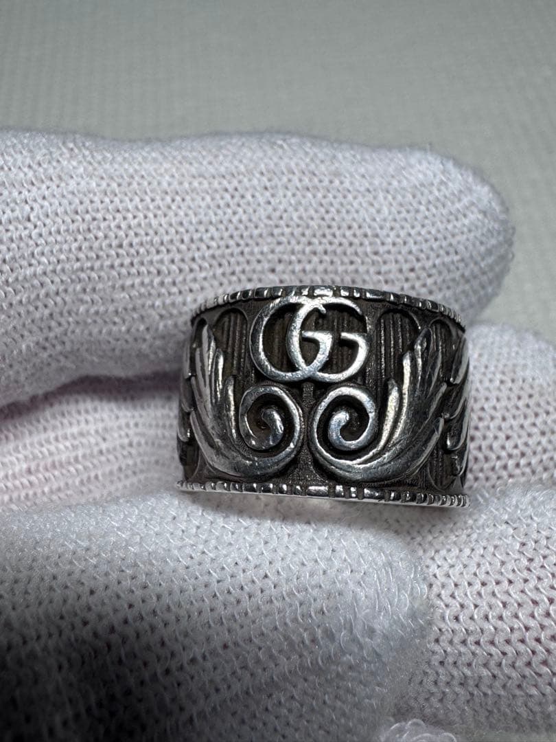 Gucci シルバーリング 装飾的な彫刻