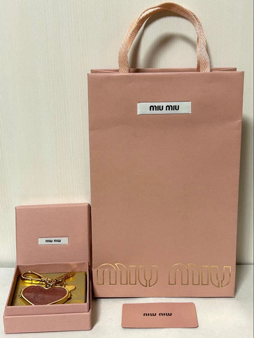 miumiu ミュウミュウ ハートチャーム 紙袋付