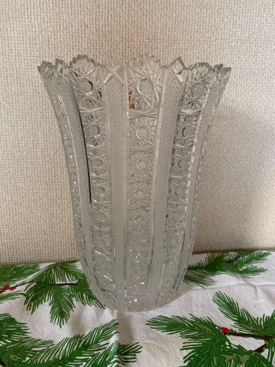 チェコ　ボヘミアンガラス　ハンドカット　花瓶　フラワーベース