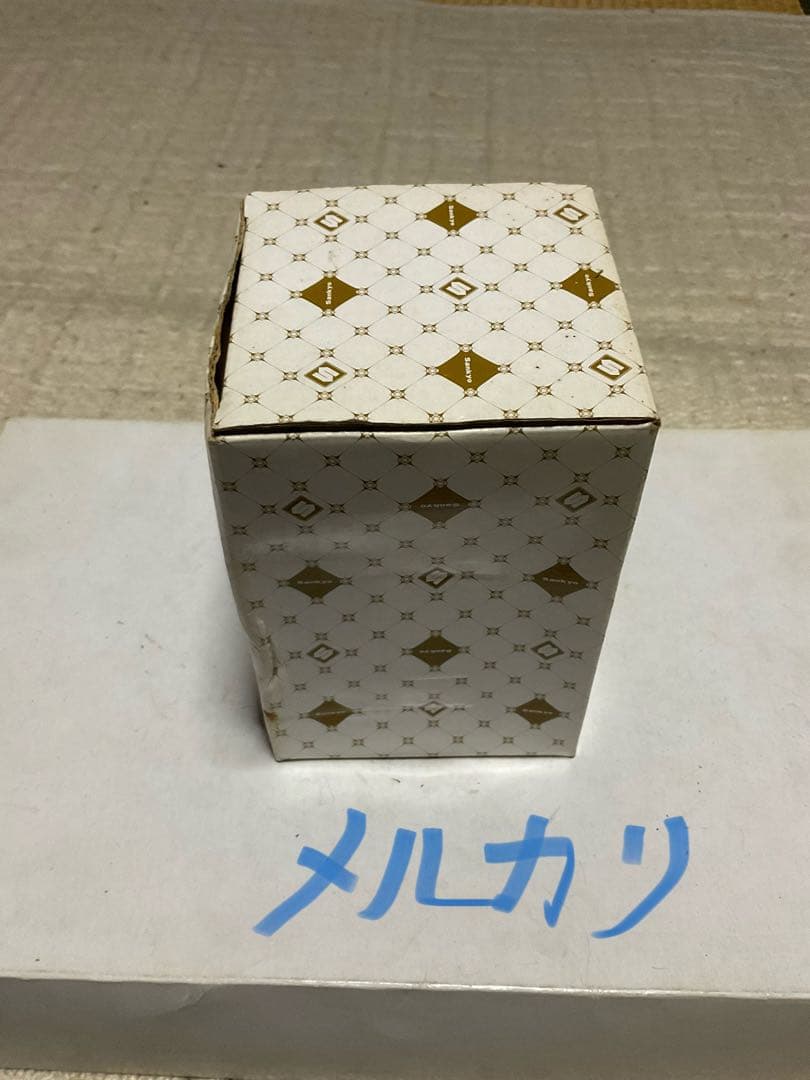 光を放つオルゴールディスプレイ。三協商事株式会社【曲／世界に一つだけの花】。