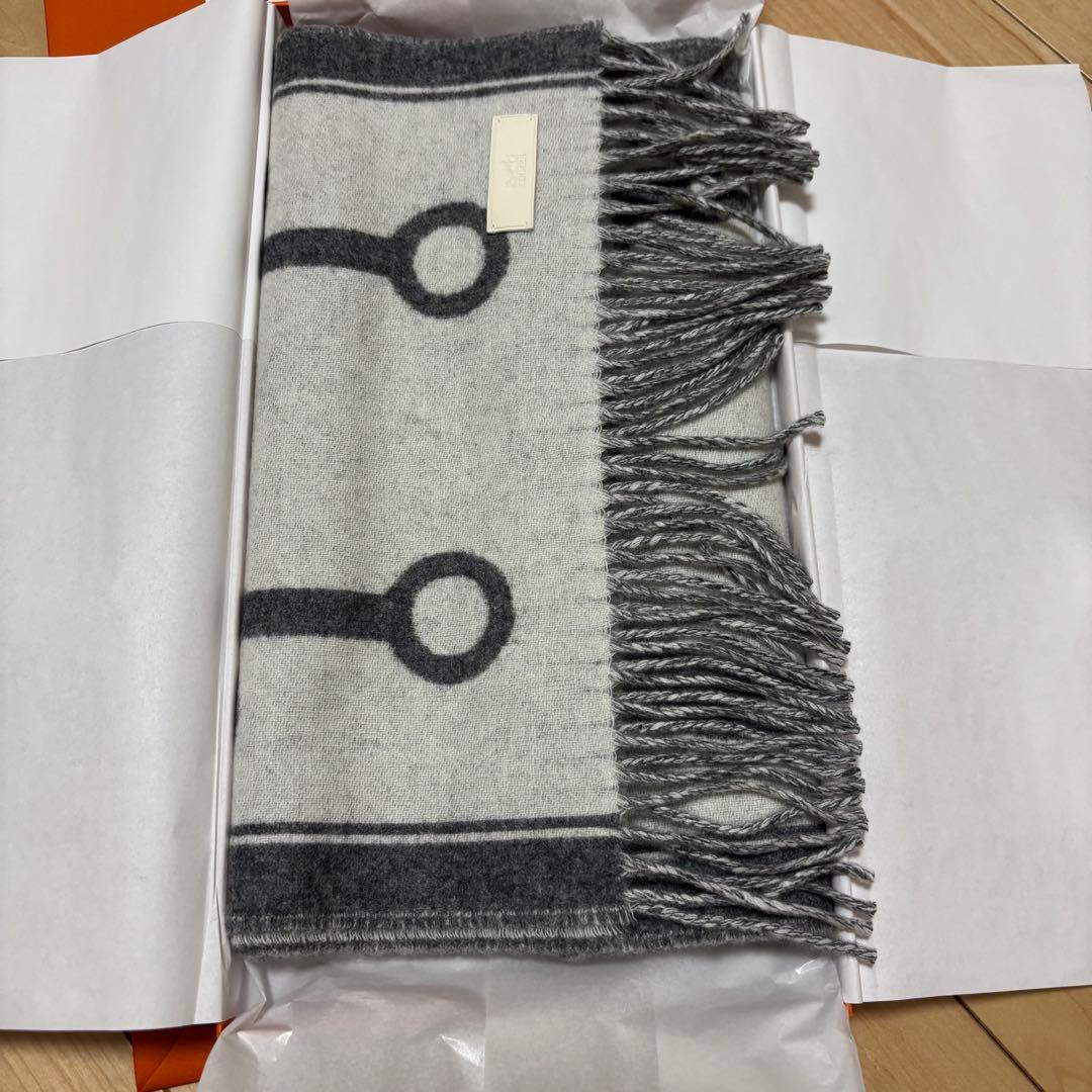 新品未使用2025エルメスカシミア マフラー モール グレー/ホワイト