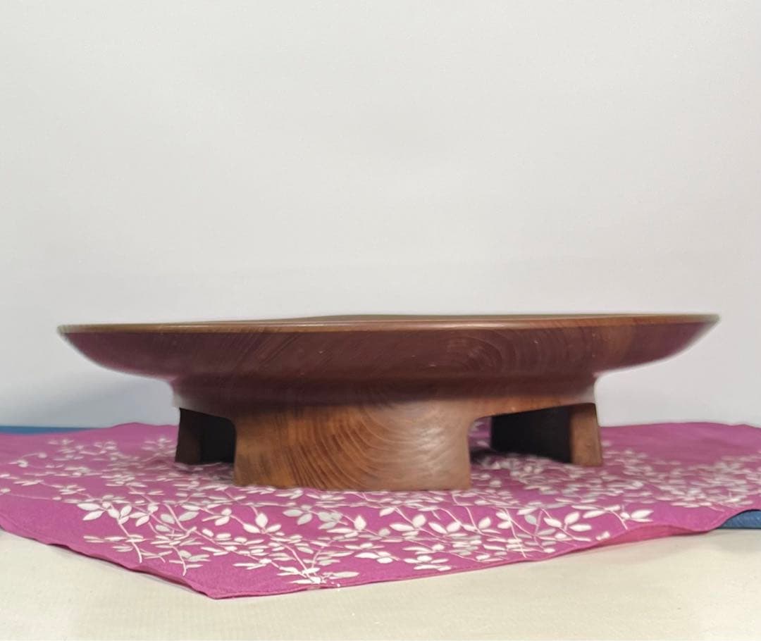 アンティーク雑貨　くり抜　脚付き丸盆(漆器、菓子器、トレー)