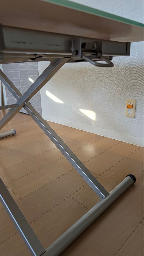 ニトリガラス昇降テーブル　ダイニングテーブル