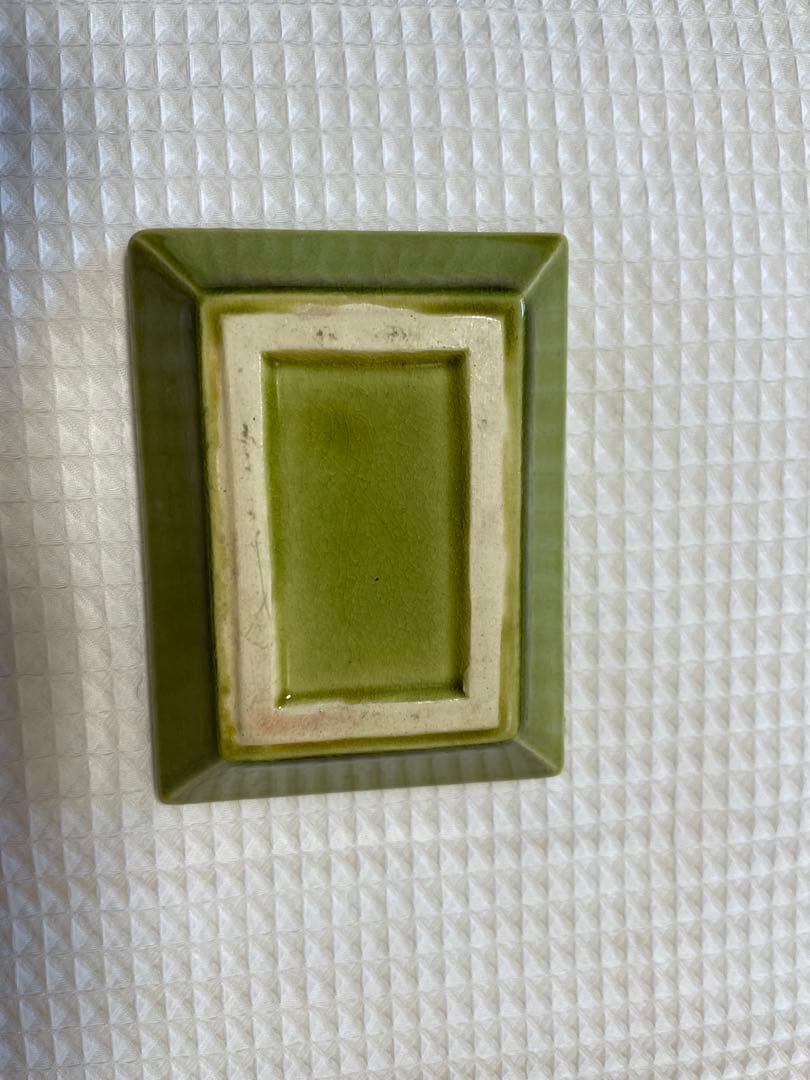 淡路珉平焼きの小皿　網代文に蔦