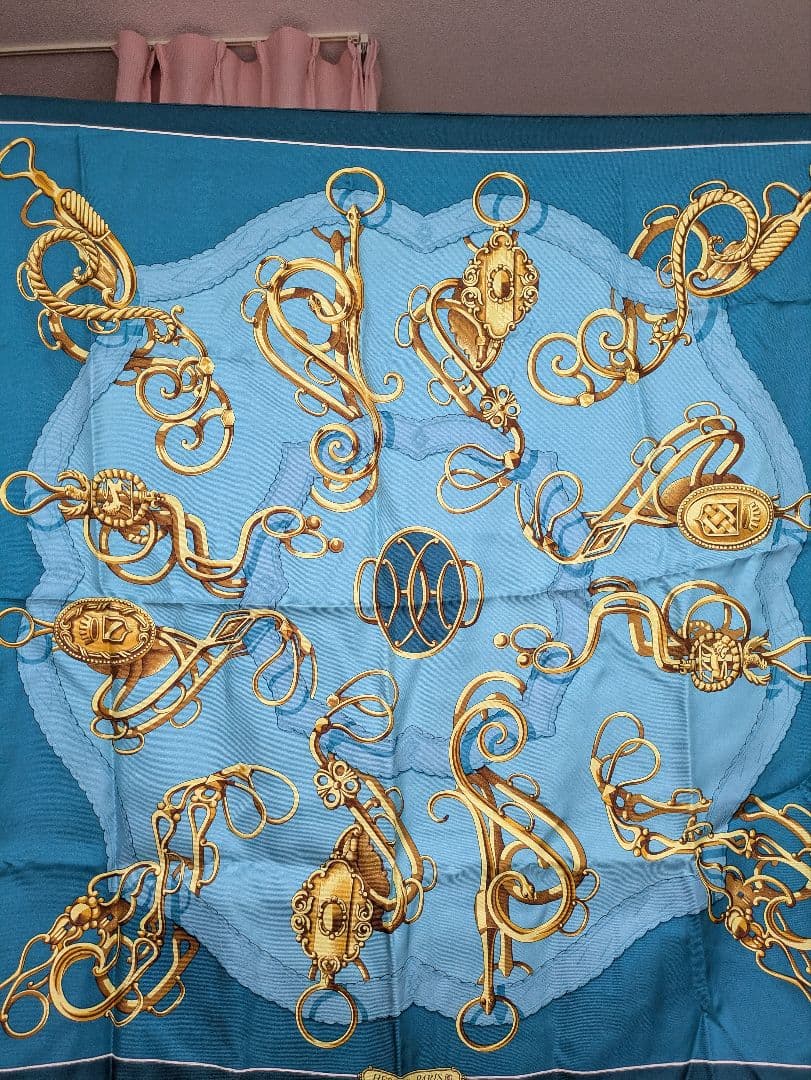 HERMÈS 大判スカーフ　新品 未使用
