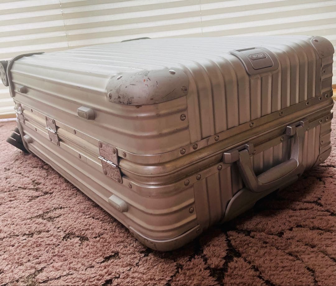 RIMOWA リモワ TOPAS トパーズ4輪 63L キャリーケース　シルバー