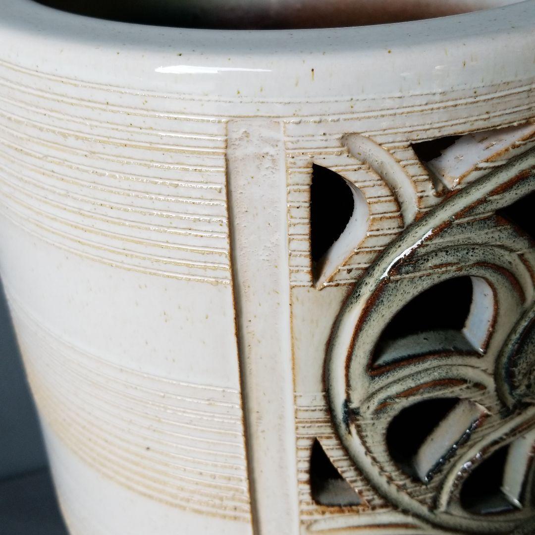 信楽焼　傘立て  唐草透かし彫 高さ４５cm