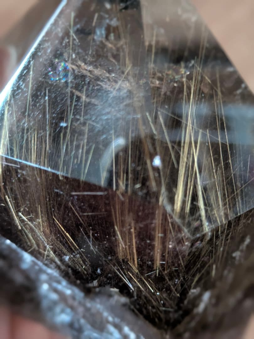 スモーキールチル　原石　ポリッシュ　ブラジル産　オーダーメイド台座付