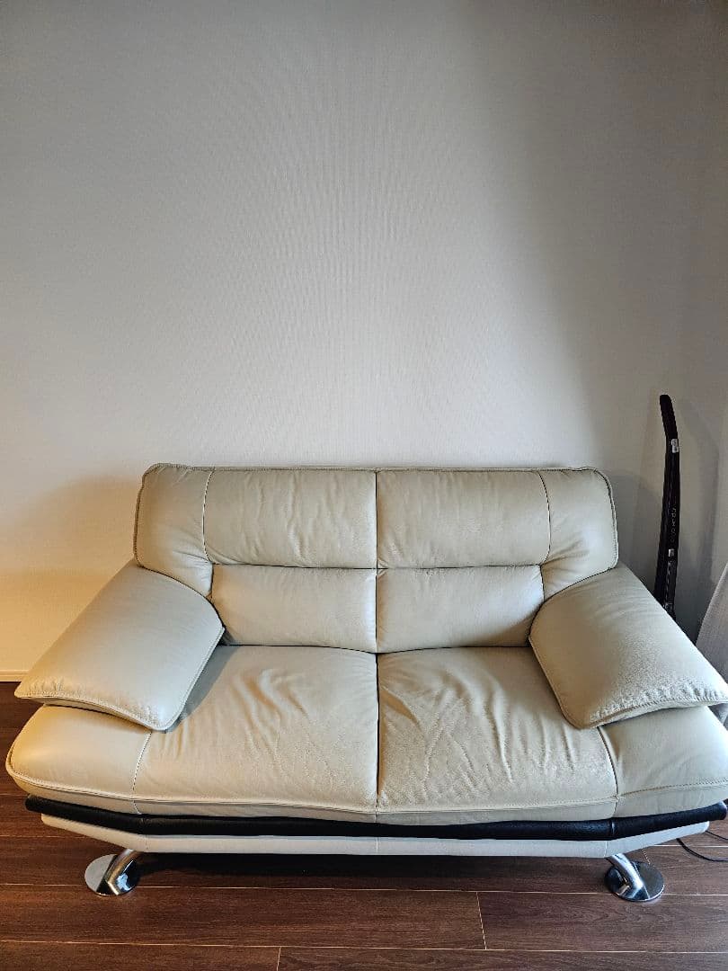 最終価格【美品、送料込み】ライトベージュ皮革(牛) 2人掛けワイドソファ