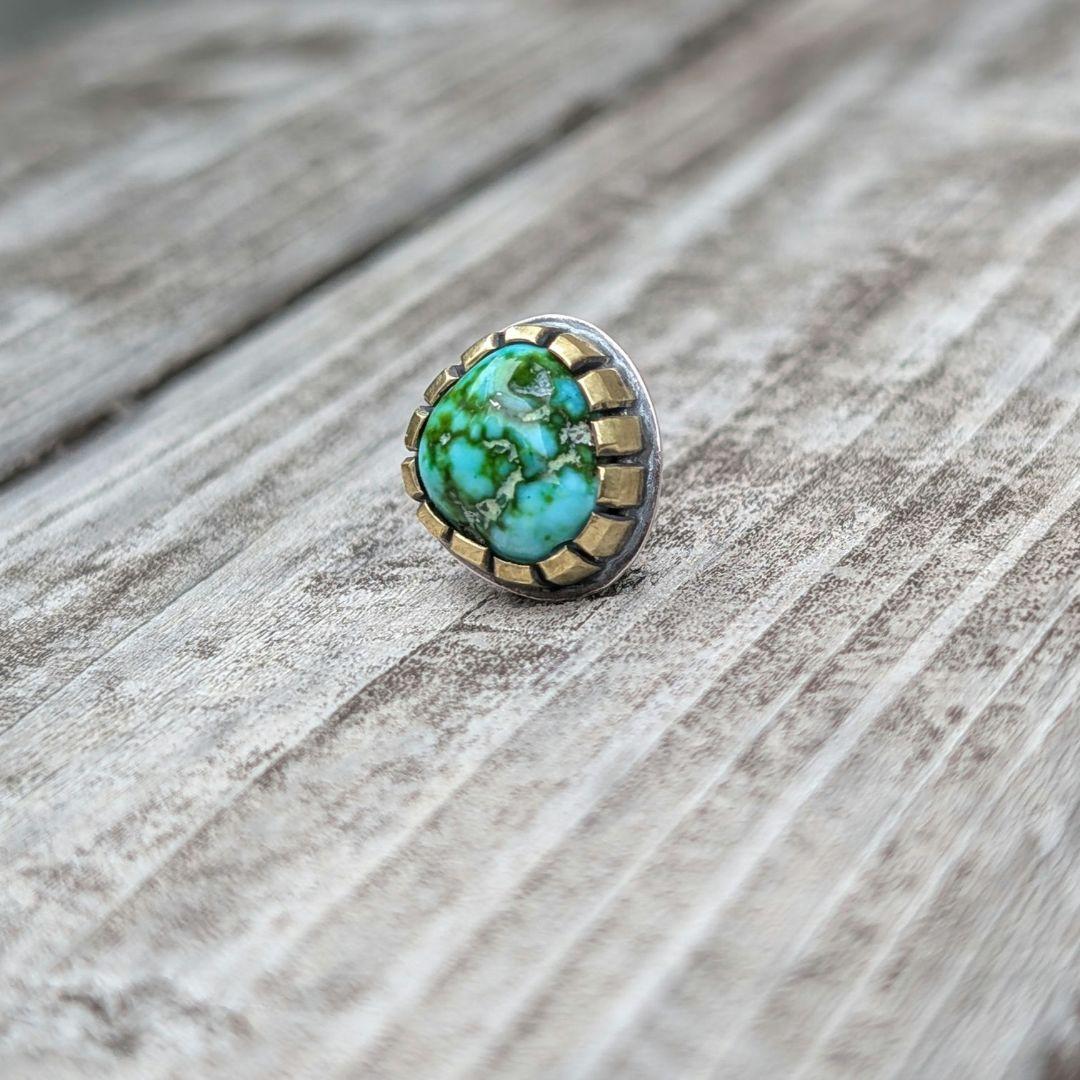 ハンドメイドのターコイズピアス　片耳用　インディアンジュエリー風