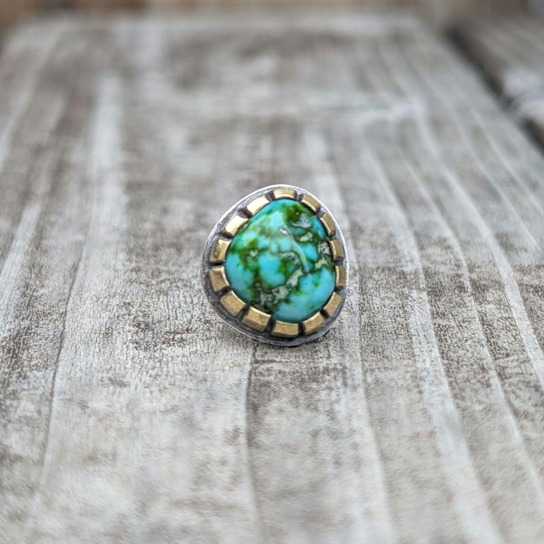 ハンドメイドのターコイズピアス　片耳用　インディアンジュエリー風