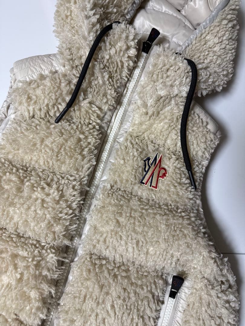 ¨*̮様 Moncler ダウンベスト フード付き