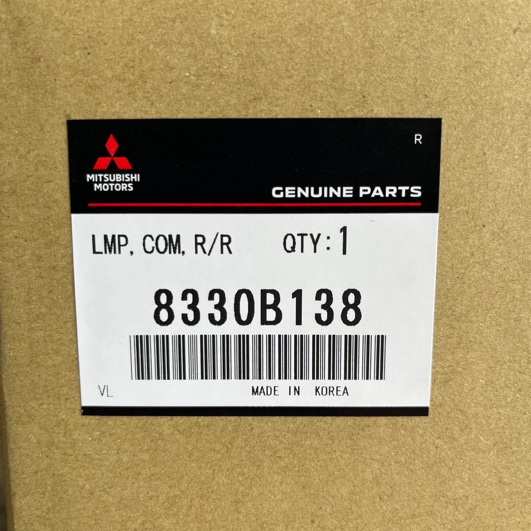 デリカD5 右純正LEDテールランプAssy