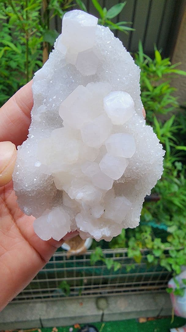 雪玉蛍光鉱物付きカルサイト・フローライト