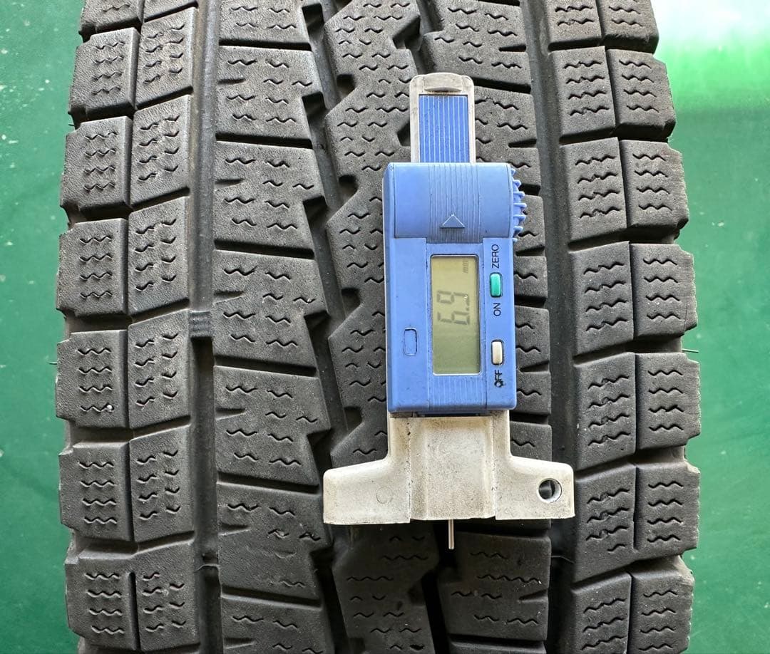 ダンロップWINTER MAXX195/80R15 SV01 4本セット