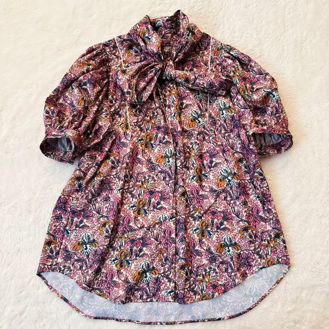 美品　STRASBURGO ストラスブルゴ　ボウタイブラウス　花柄　36