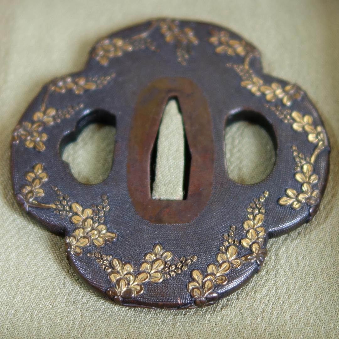 鍔 鐔 武具 骨董 刀装具 江戸時代【美濃 銅魚々子地 萩図鍔】(鍔箱付き)