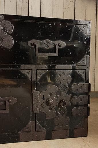 マカロン　時代庄内箪笥　兜金具　扉付き　角引手　時代家具　古家具