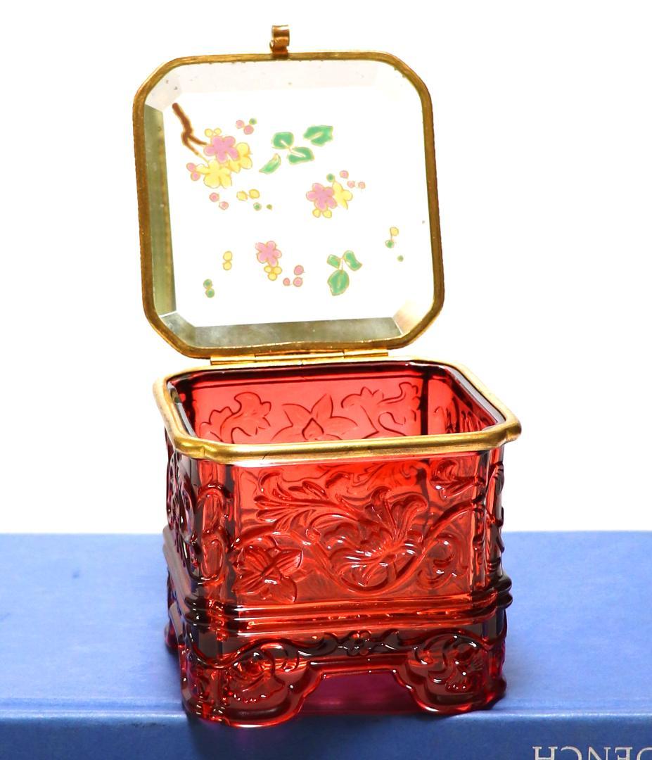 オールド・バカラ 激レア1890年頃 赤ガラスエナメル彩ブロンズ装飾蓋物 刻印有