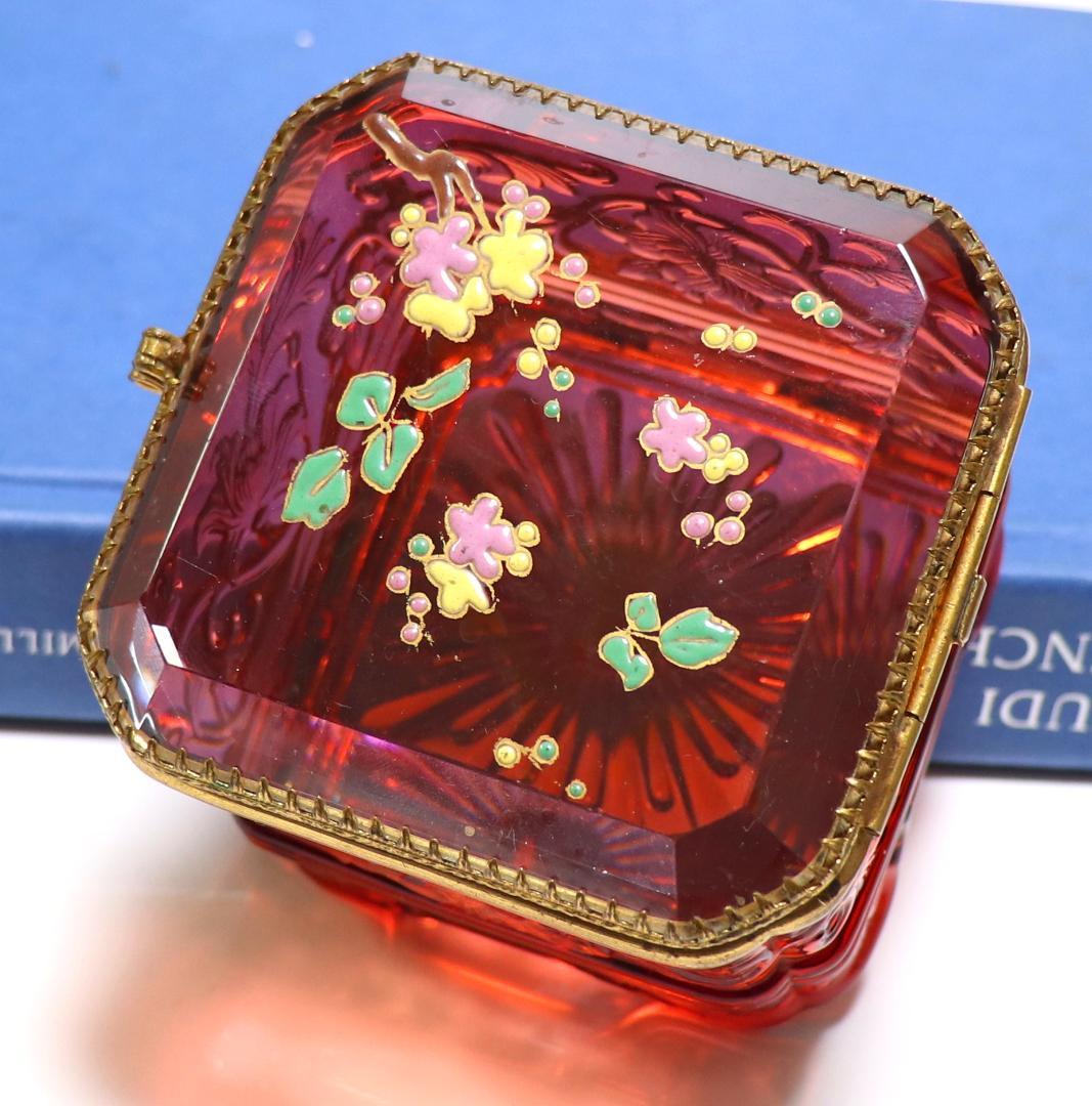 オールド・バカラ 激レア1890年頃 赤ガラスエナメル彩ブロンズ装飾蓋物 刻印有