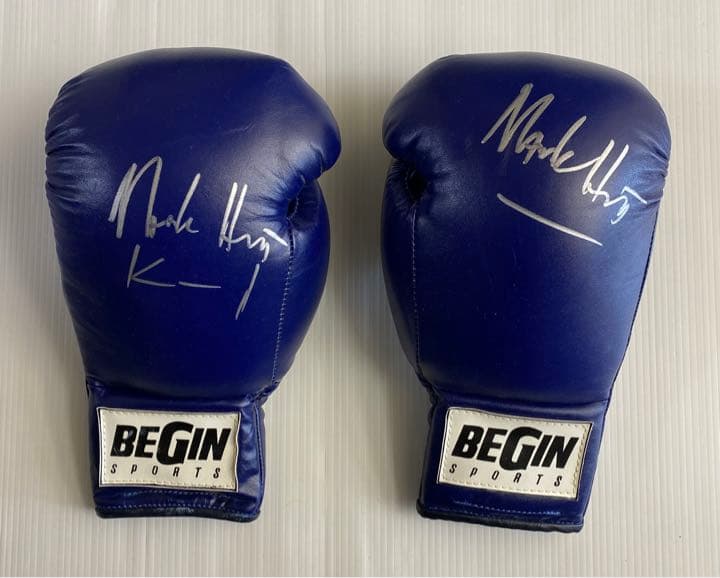 マーク・ハント 直筆サイン入りグローブ/Tシャツ