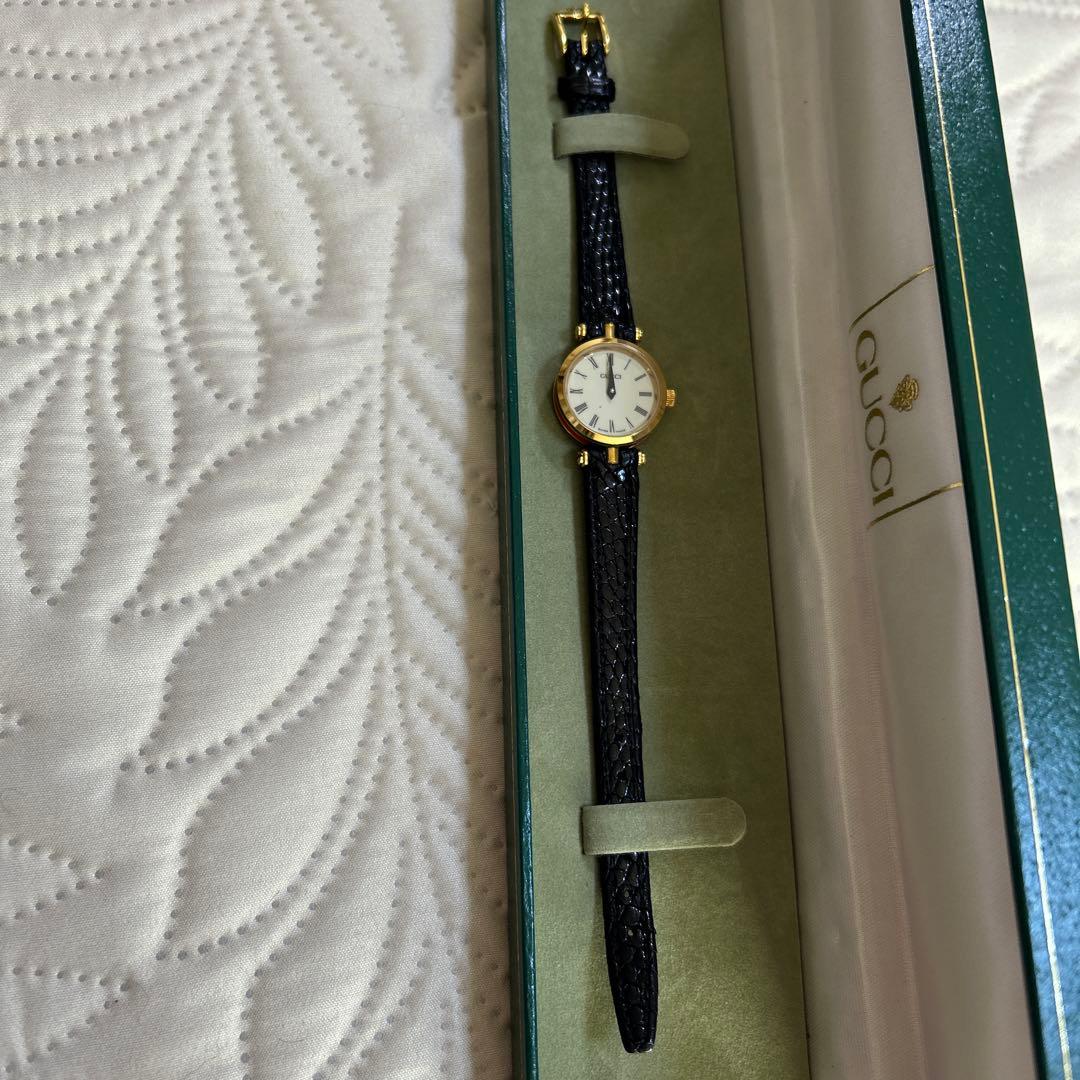 Gucci アナログクォーツ腕時計 黒