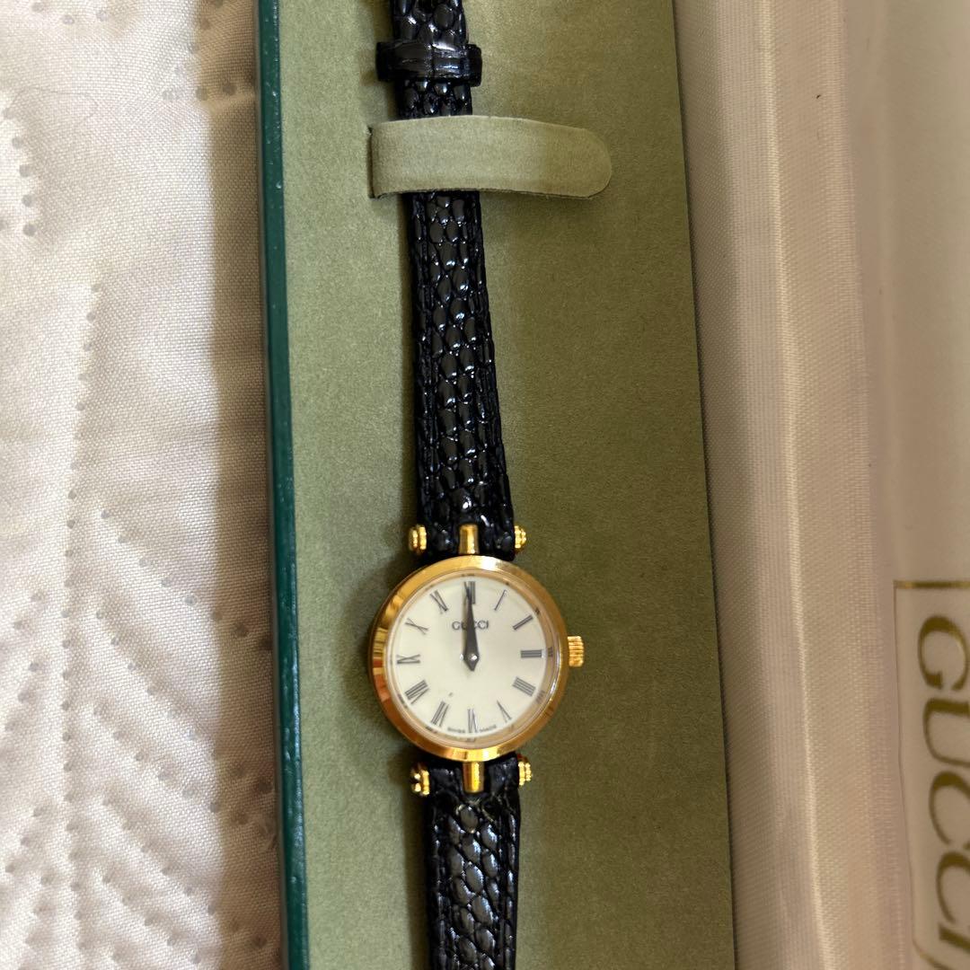 Gucci アナログクォーツ腕時計 黒