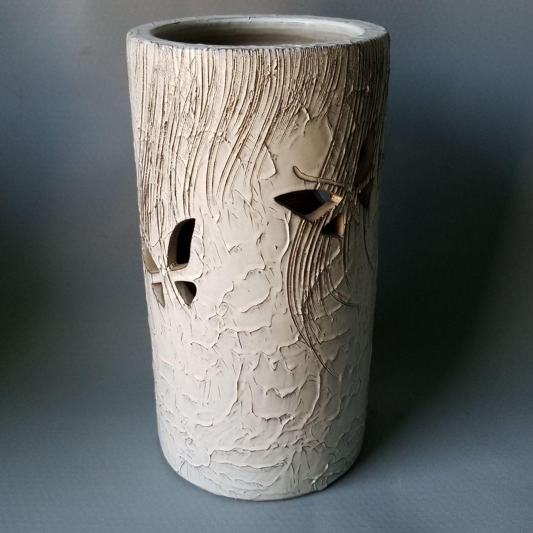 信楽焼傘立て  蝶彫 高さ４３cm