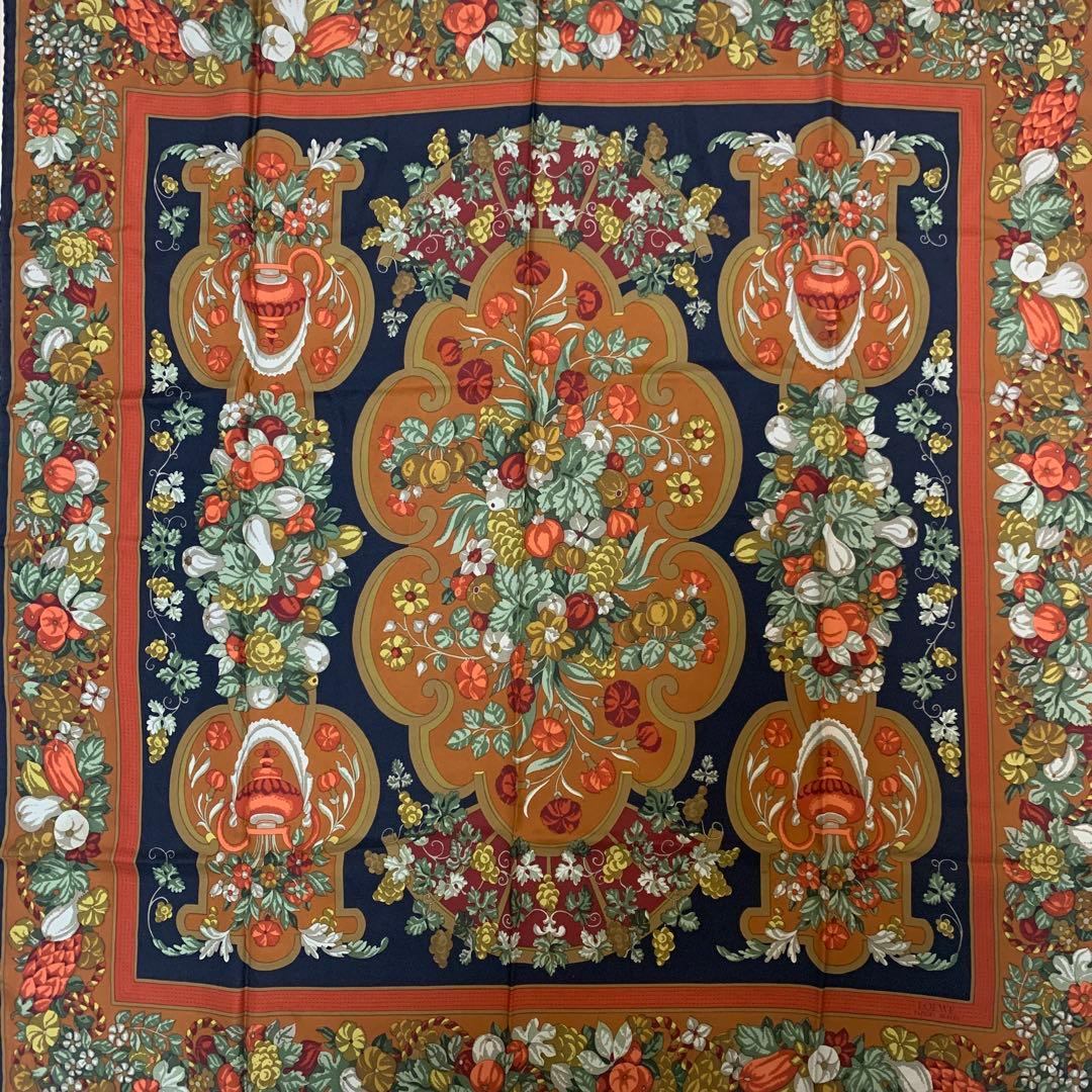 スミレ♡ 　LOEWE シルク　スカーフ 大判　総柄　花柄　イタリア製