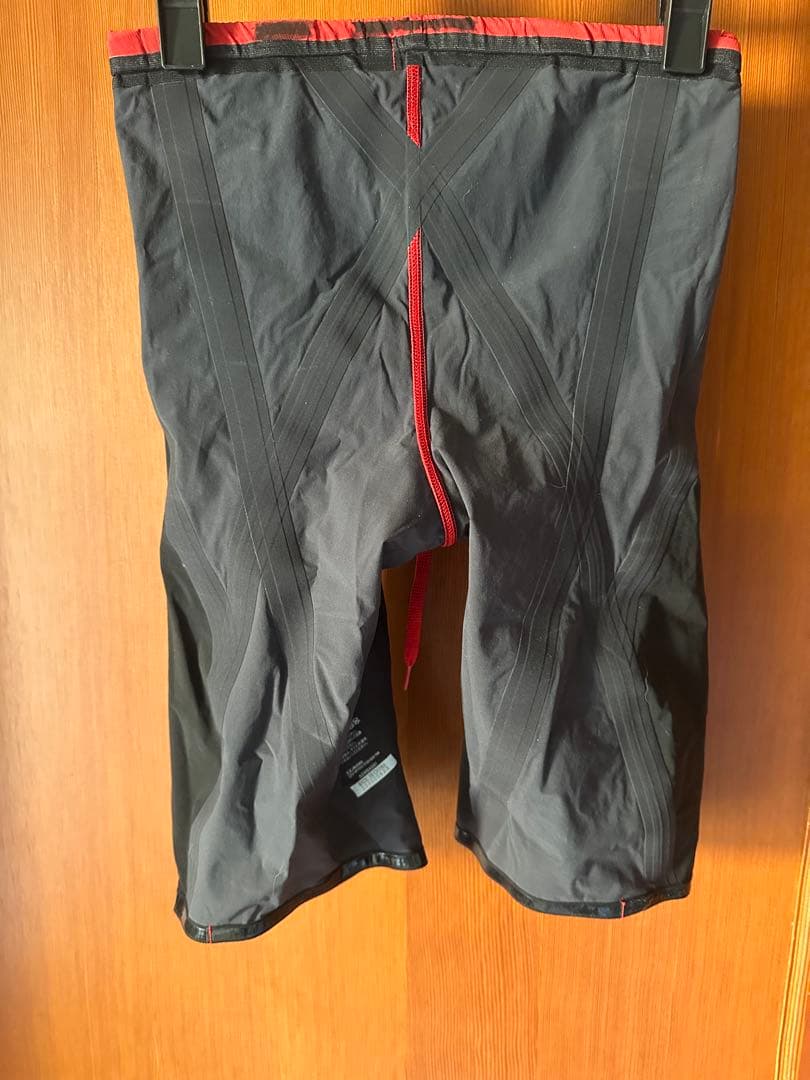 MIZUNO〜ミズノ〜競泳水着 黒と赤