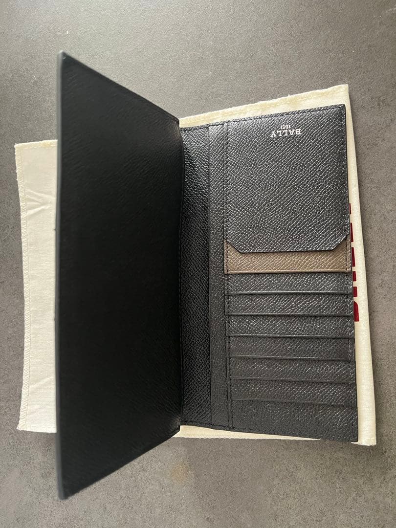 BALLY 黒 レザー 長財布 ストライプ　新品未使用　52%オフ