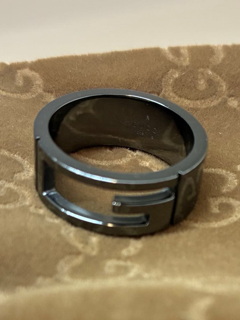 【美品】GUCCI ガンメタ(ブラック)Gロゴリング #17号／箱・ポーチ付属／