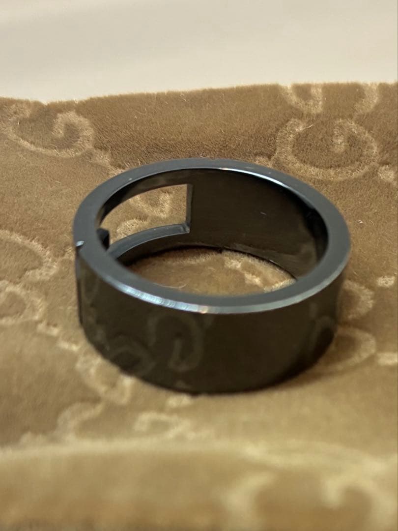 【美品】GUCCI ガンメタ(ブラック)Gロゴリング #17号／箱・ポーチ付属／