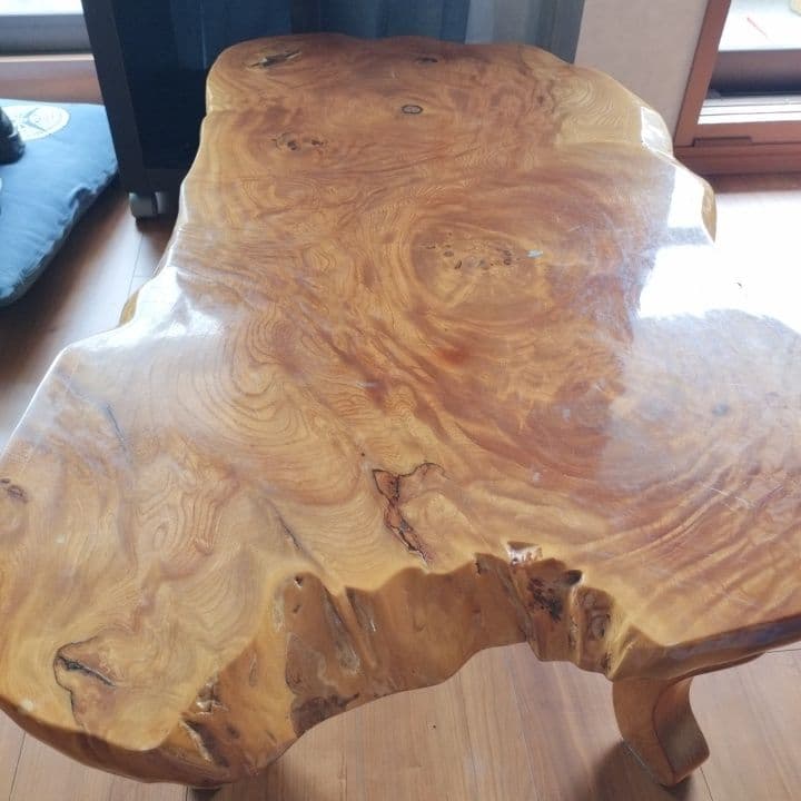 楠木の無垢材の自然形状座卓