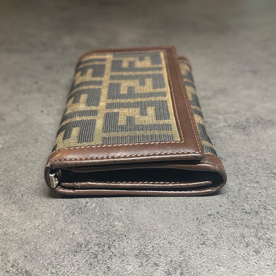 FENDI ズッカ　二つ折り財布　 コンパクトウォレット　コーナージップ