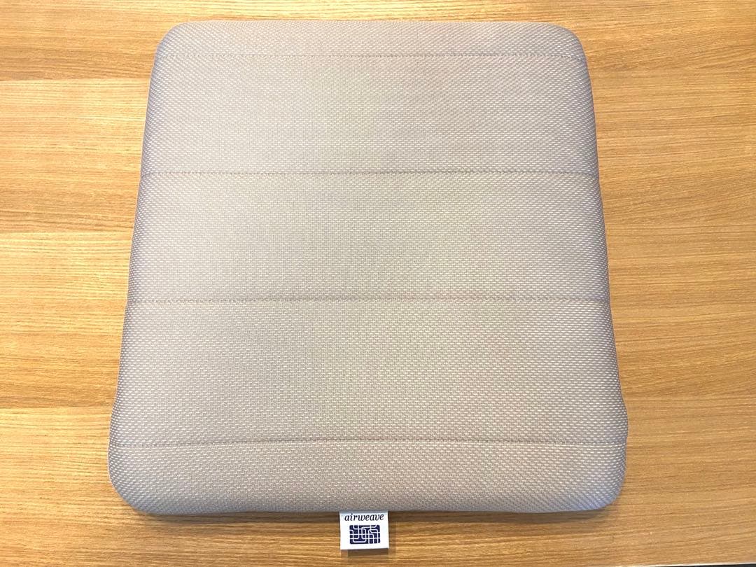 めぐみ2枚セット　未使用airweave エアウィーヴ クッション　グレー