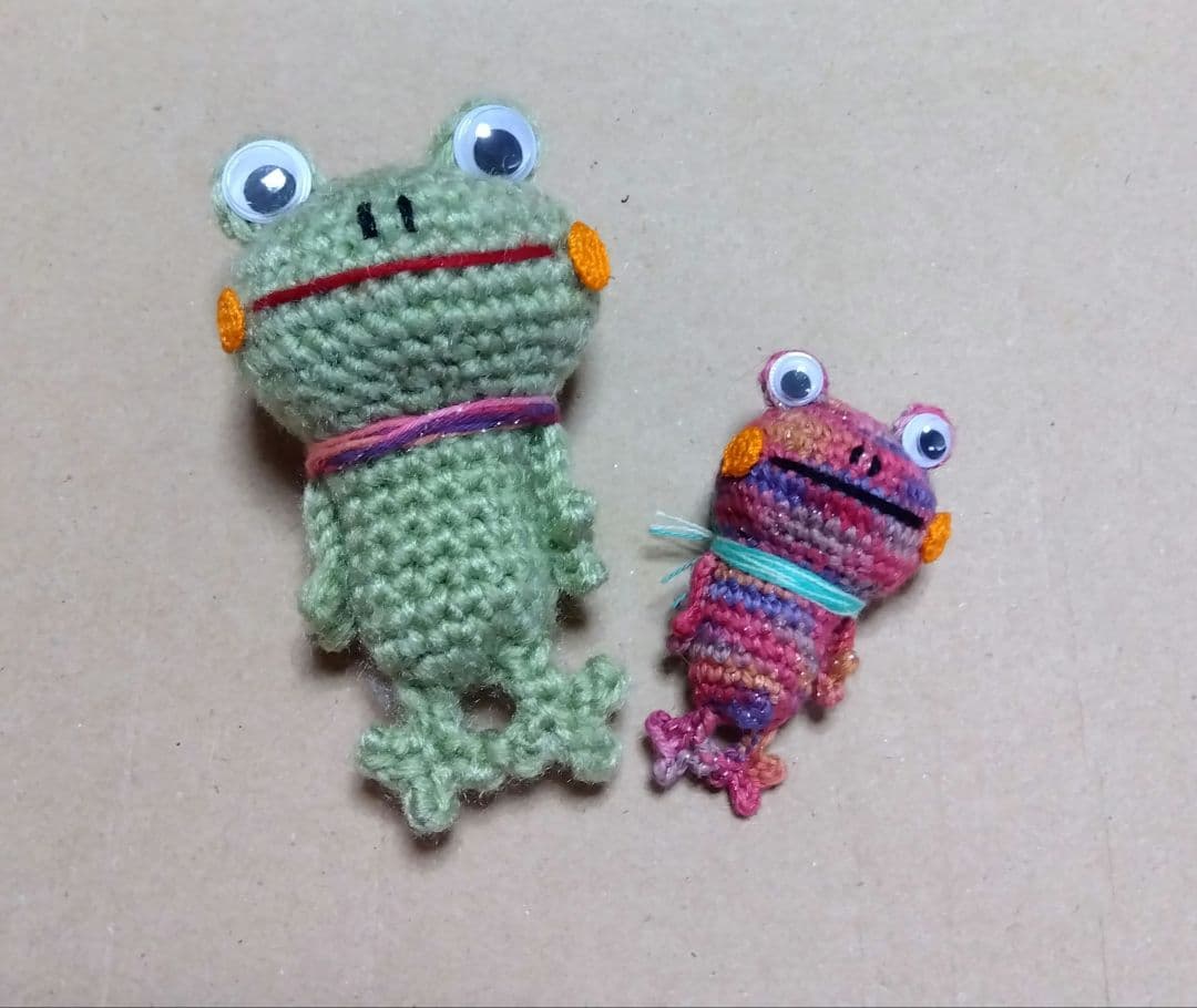 ANYAページ　カエルのキーホルダー