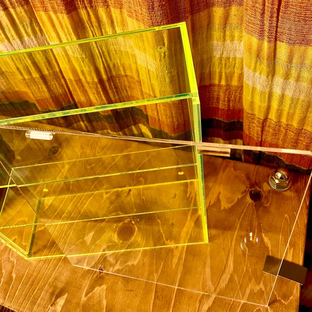 アクリル ディスプレイケース 3段 据置 壁掛け ウォールラック レトロ 美品