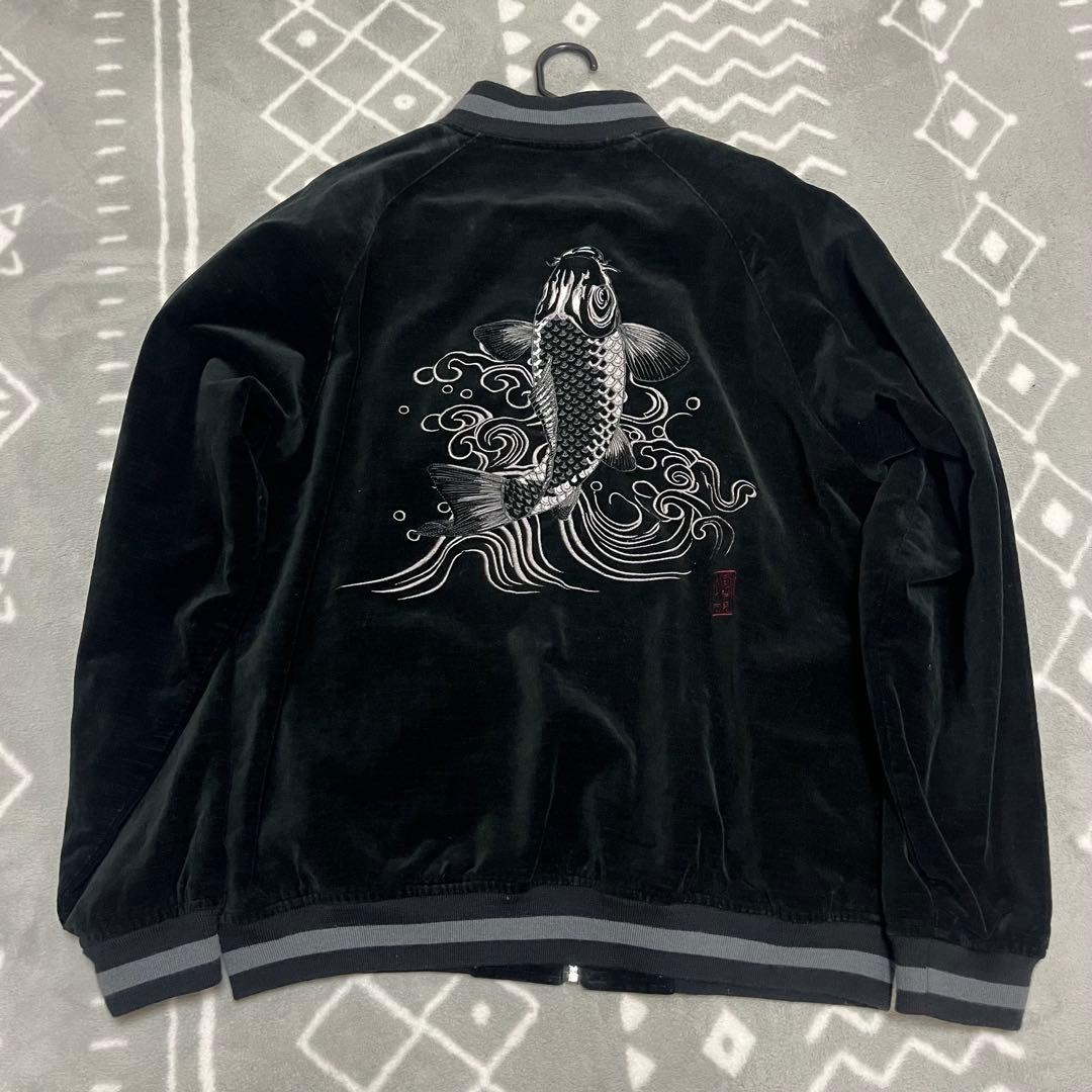 希少　絡繰魂 カラクリダマシイ 登り鯉 刺繍 スカジャン ベロア ブラック XL