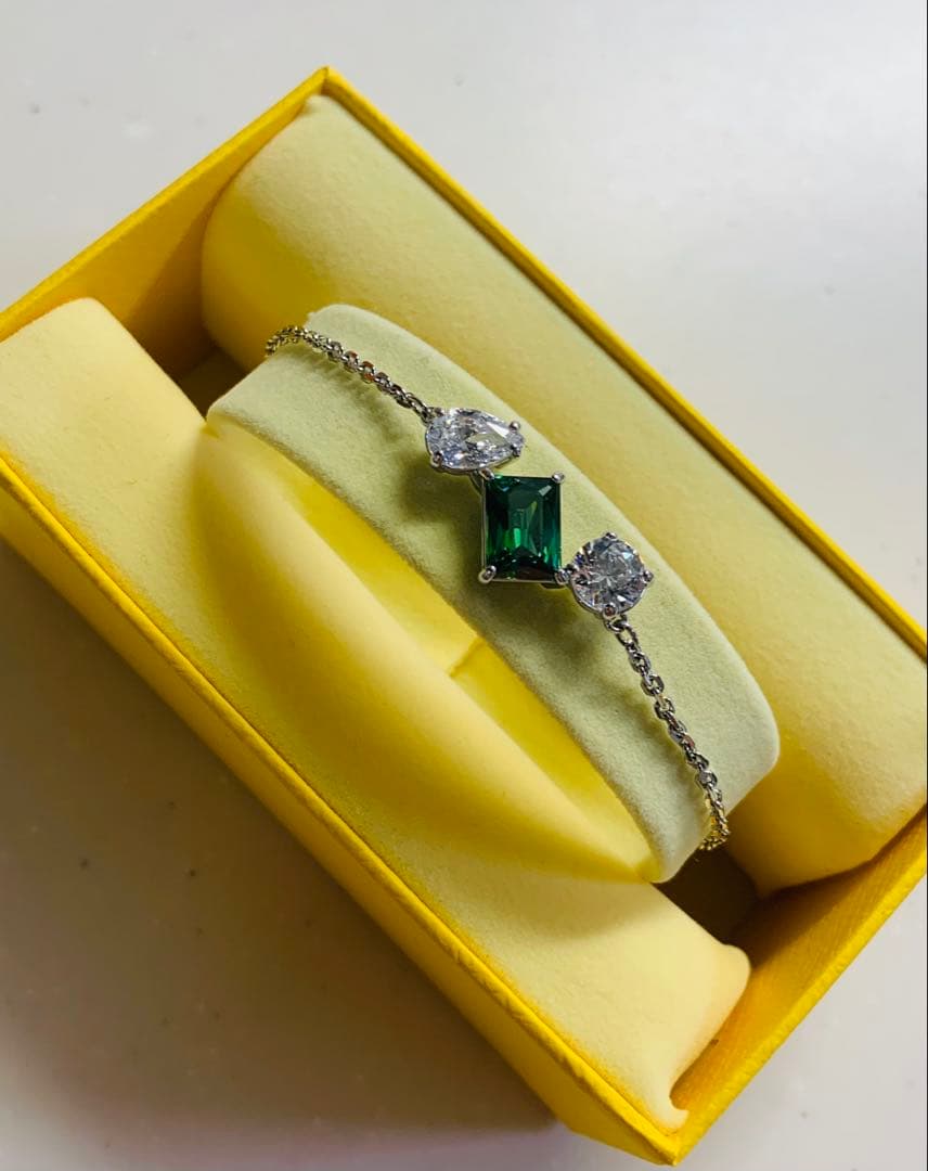 ほぼ新品　スワロフスキーSwarovski Mesmeraブレスレット グリーン