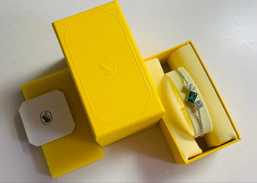 ほぼ新品　スワロフスキーSwarovski Mesmeraブレスレット グリーン