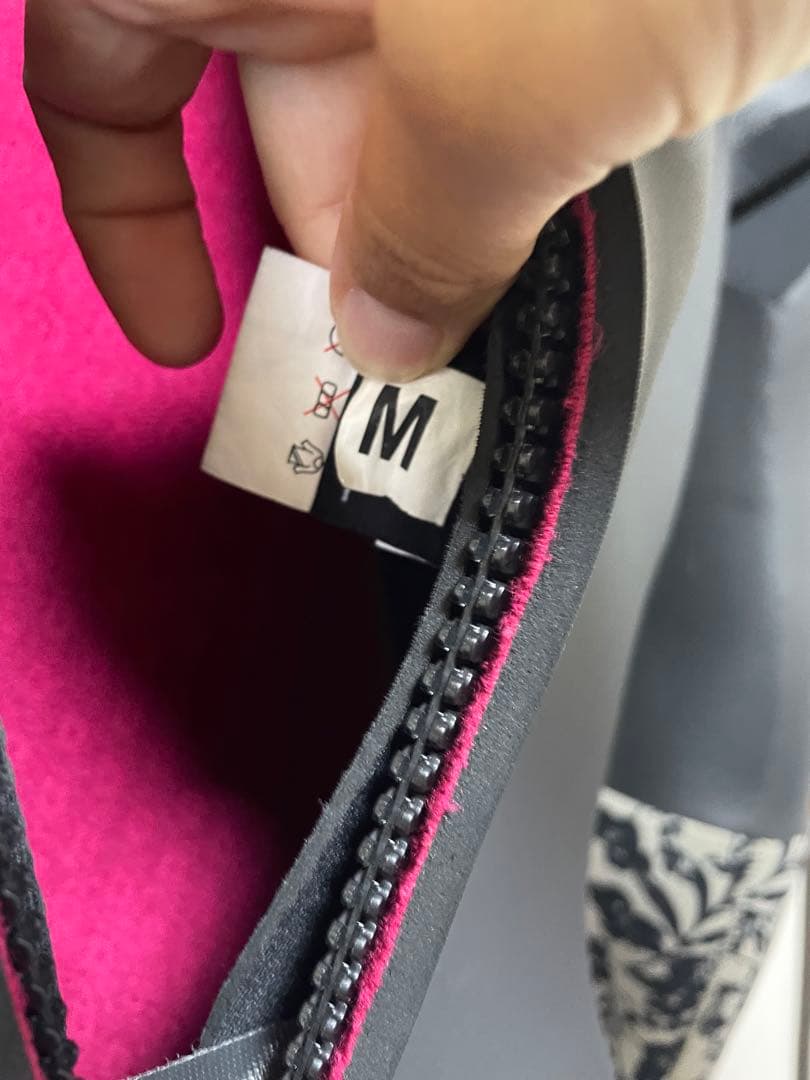 （1度のみ使用）O'neill ウェットスーツ 黒 花柄 5/3mm