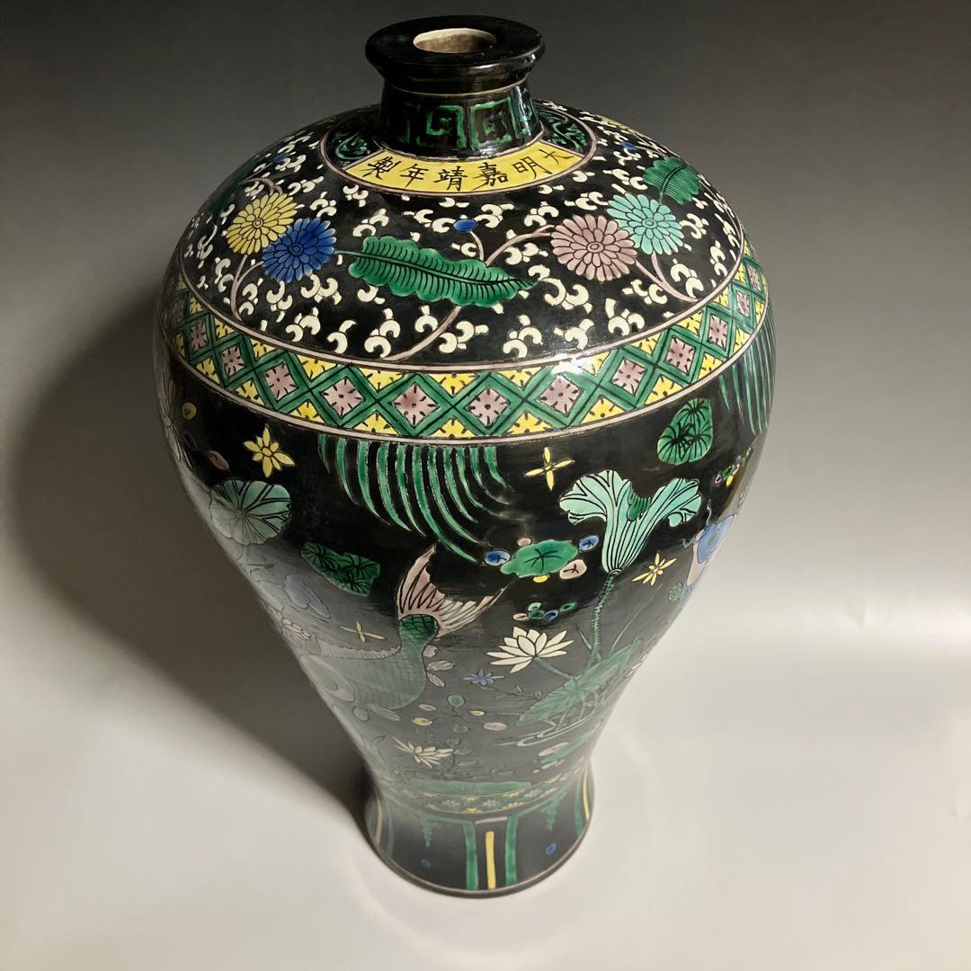 中国花瓶　黒地粉彩　魚花紋大花瓶