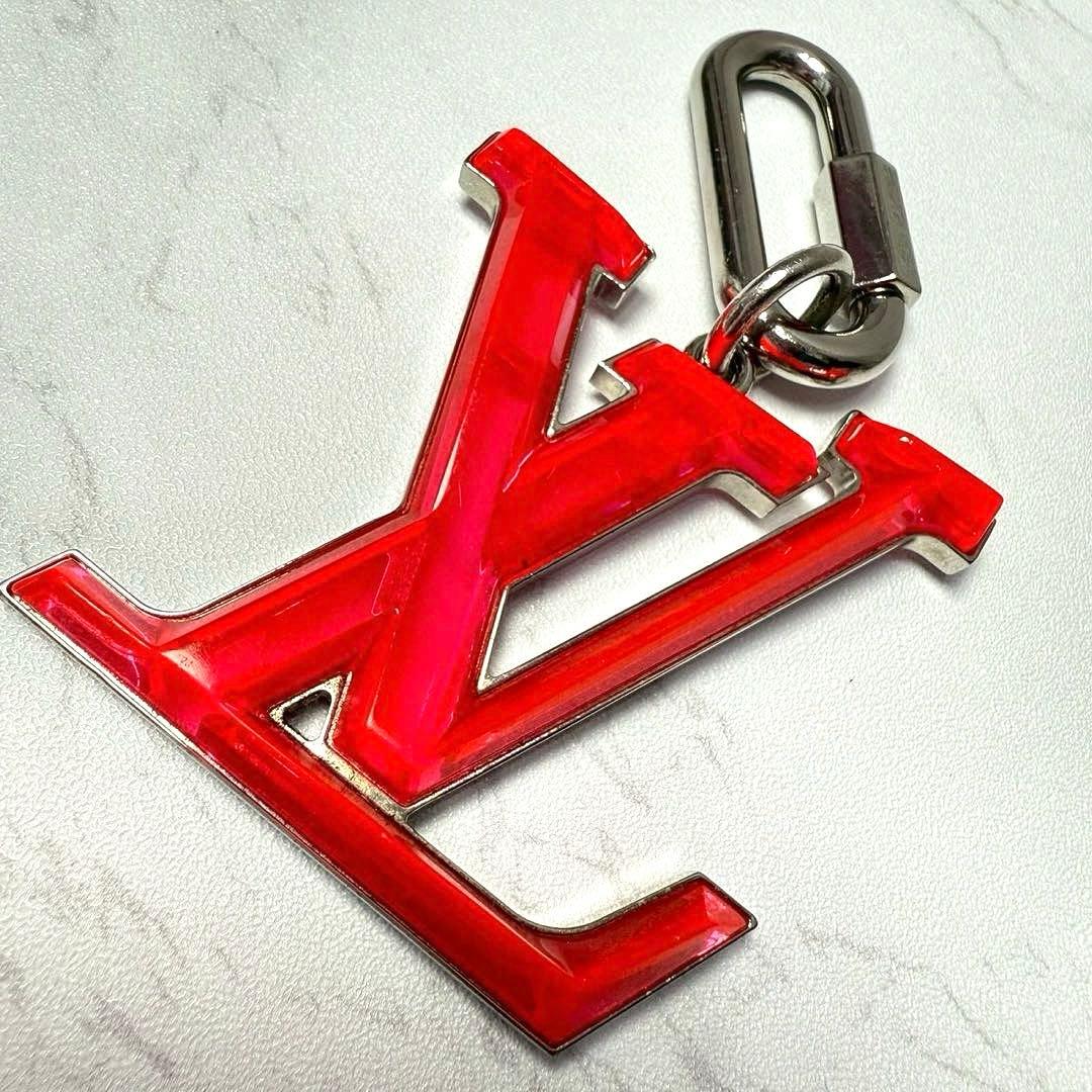 LOUIS VUITTON LVロゴ レッド バッグチャーム☆