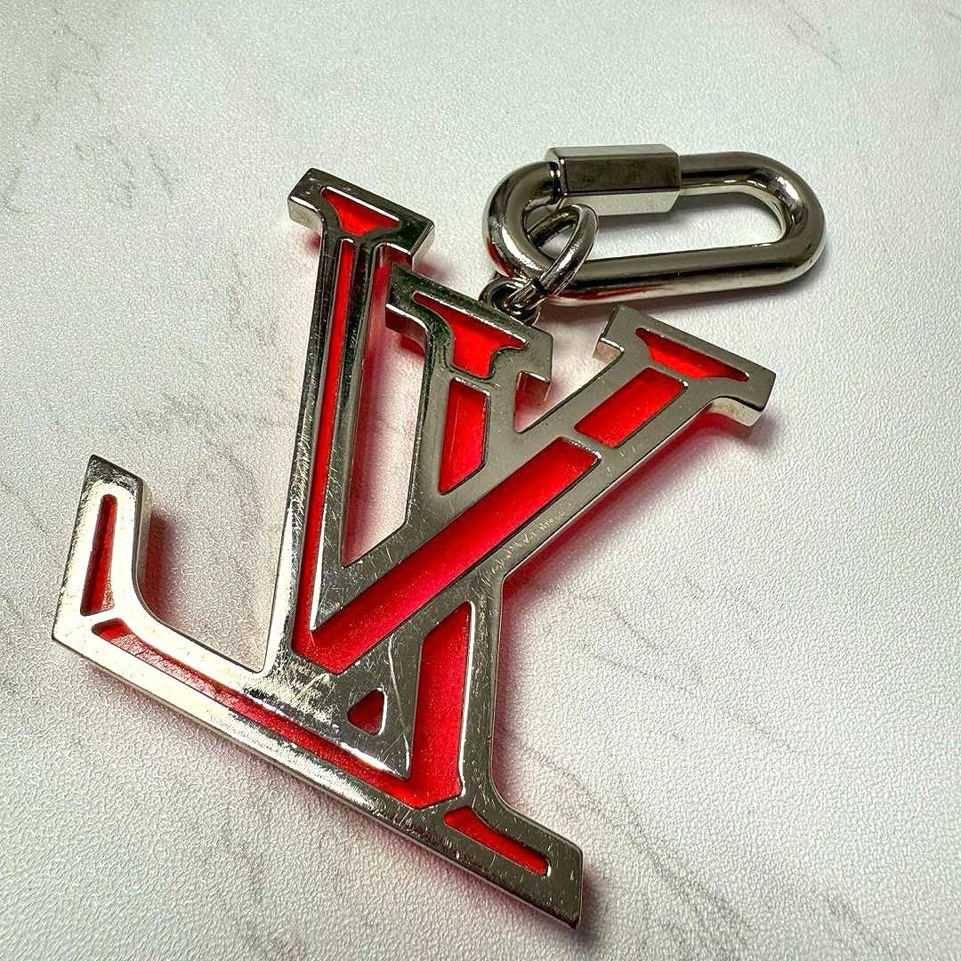 LOUIS VUITTON LVロゴ レッド バッグチャーム☆